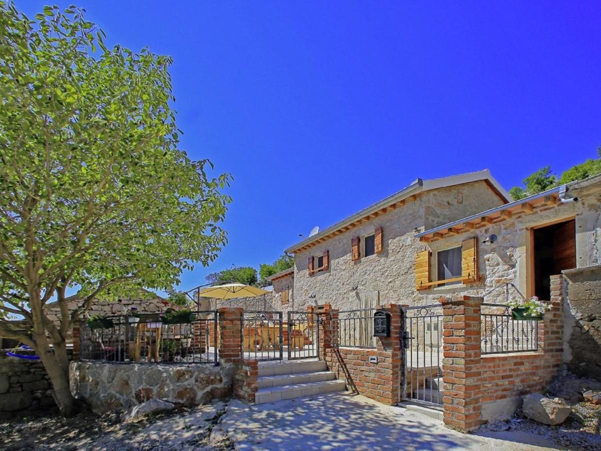 Lovely Holiday Home In Starigrad Eksteriør billede